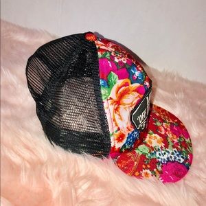 Vans Accessories - Vans floral snap back hat Vans Accessories - Vans floral snap back hat